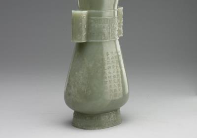 图片[2]-Jade vessel in the form of archaic bronze hu jar with tubular handles and animal mask design, Qing dynasty, Qianlong reign (1736-1795)-China Archive